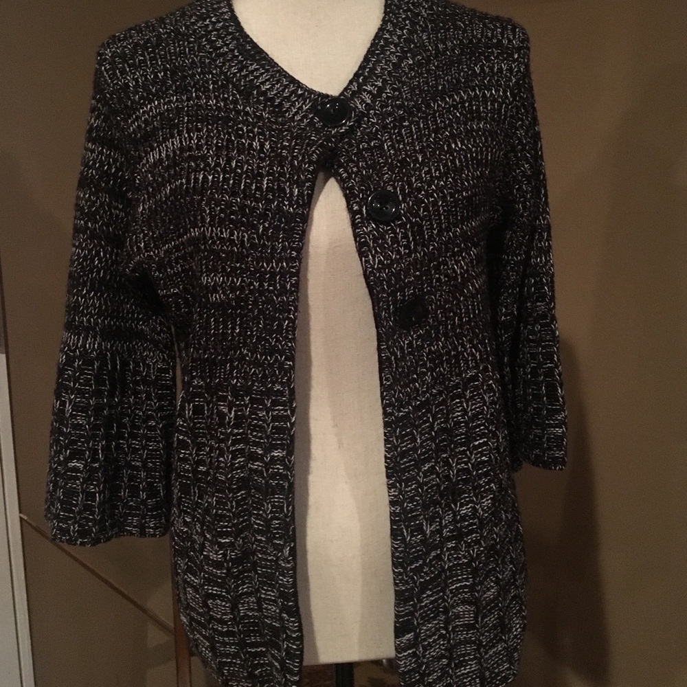 3 button Cardigan - Picture 1 of 7